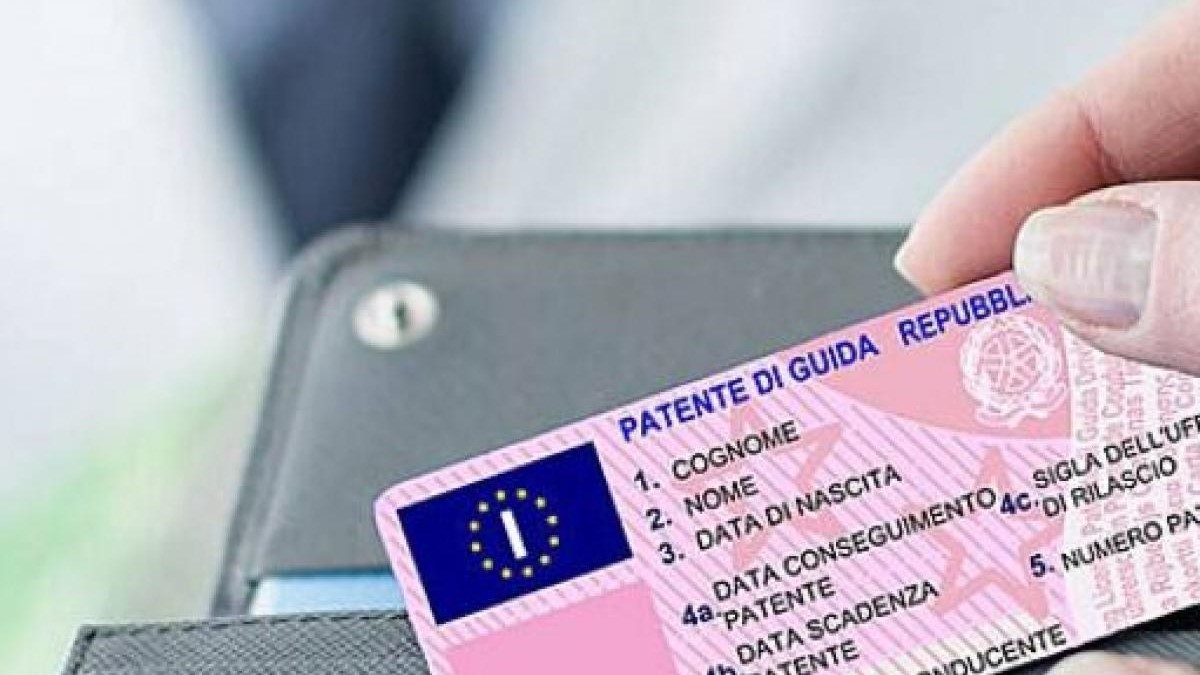 Patente di guida Scaduta: Rinnovo, Sanzioni, Ritiro e tutto ciò che bisogna sapere